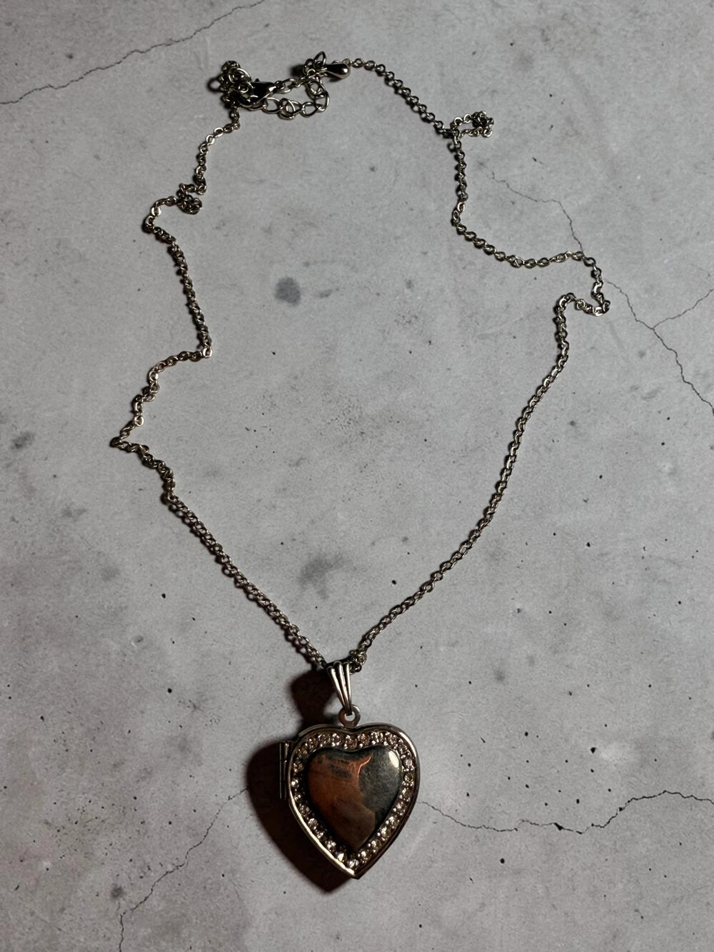 Locket - Picture 2 of 3